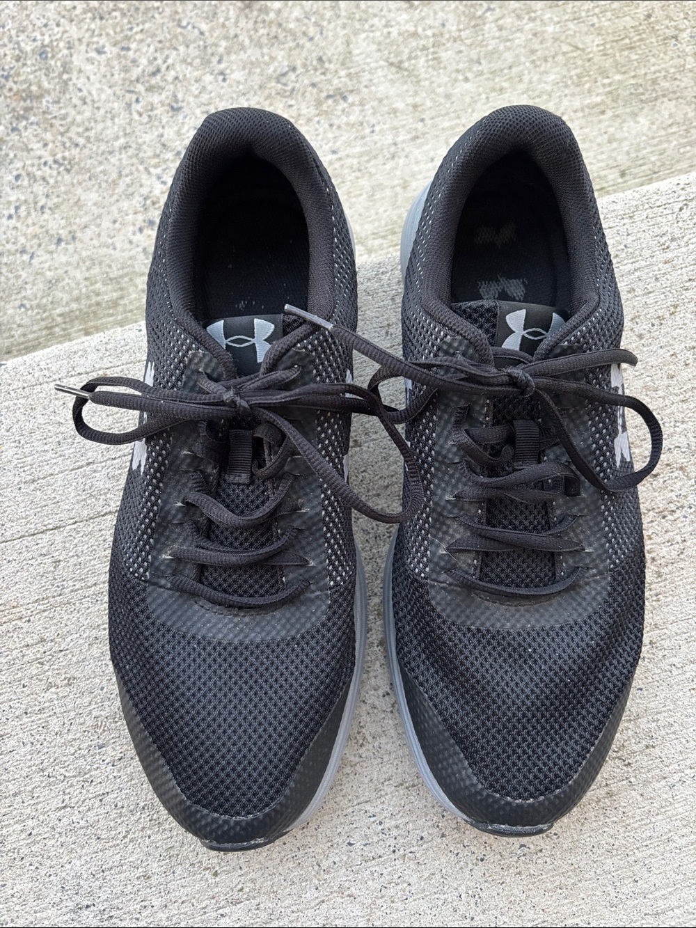 Under Armour Men’s Black Mesh Athletic Sneakers size 10.5